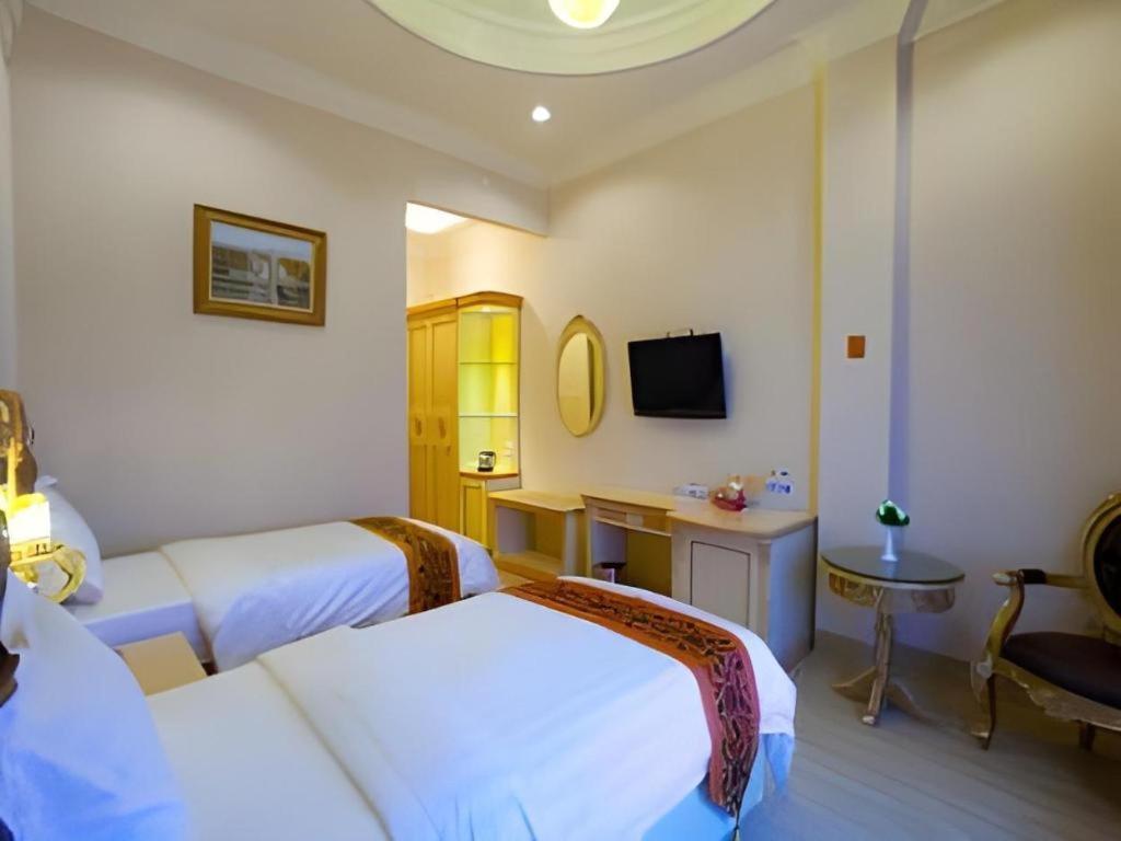 Hotel Grand Town Makassar Exterior photo
