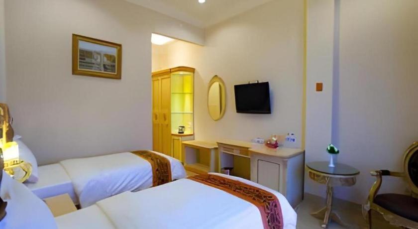 Hotel Grand Town Makassar Exterior photo