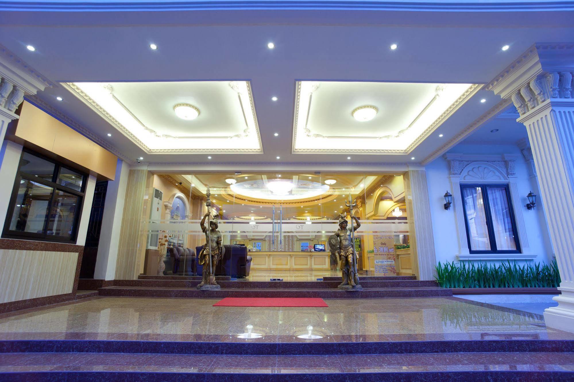 Hotel Grand Town Makassar Exterior photo
